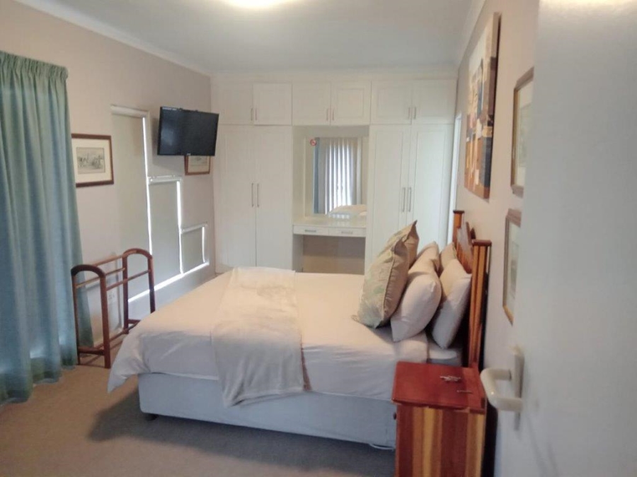 5 Bedroom Property for Sale in Wavecrest Eastern Cape